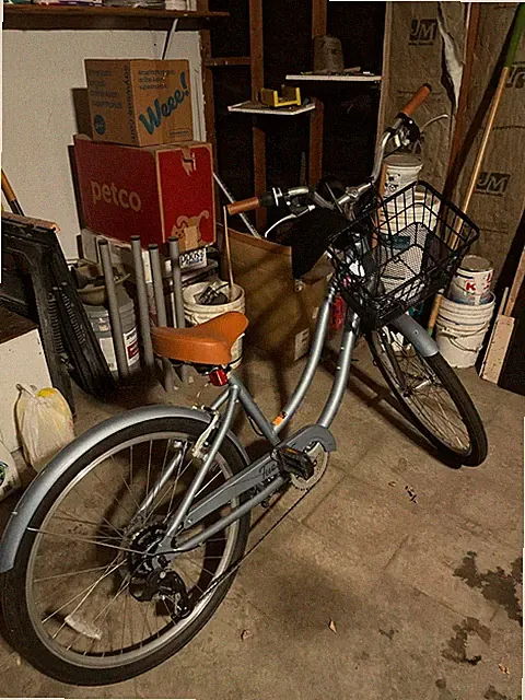 Negotiable - Tuesday Blue 26 tire 6-speed cruiser bike in excellent condition